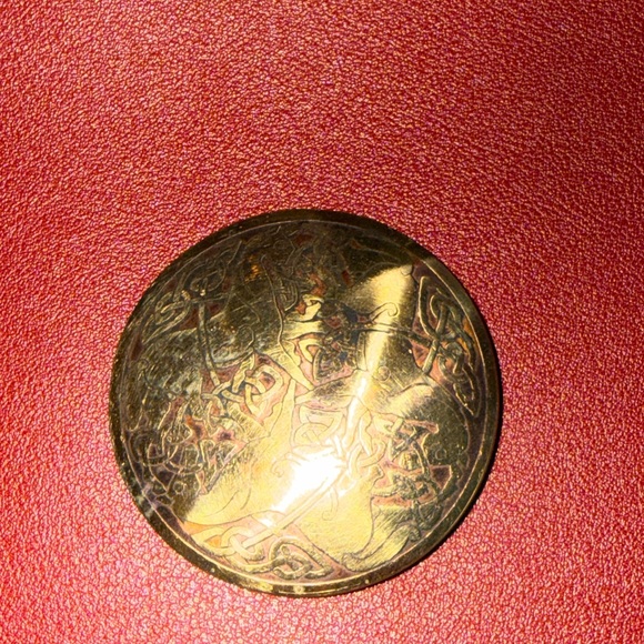 Gold Celtic Design Round Brooch - Picture 3 of 3